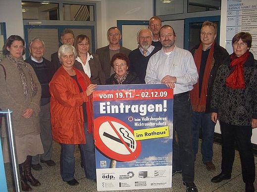 Die Erstunterzeichner des Volksbegehrens Nichtraucherschutz